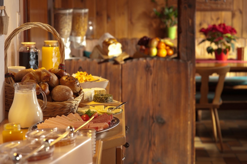 boulangerie-ST PAUL EN FORET-min_breakfast_buffet_food_restaurant_meal_hotel_plate_fresh-718745